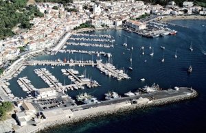 8 x 3 Meter Liegeplatz Port de la Selva Yachthafen Zu Verkaufen