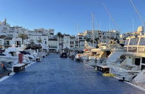 18 x 4.8 Meter Liegeplatz Puerto Banus Zu Verkaufen (with Parking Space included)