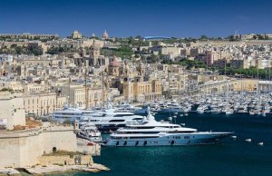 70 x 17 Meter Liegeplatz Grand Harbour Yachthafen Zu Verkaufen