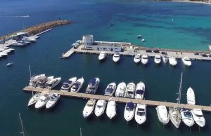 8 x 3 Meter Liegeplatz Santa Eulalia Yachthafen Zu Vermieten