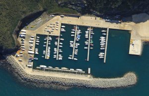 8 x 3 Meter Liegeplatz Portbou Yachthafen Zu Verkaufen