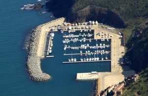 8 x 3 Meter Liegeplatz Portbou Yachthafen Zu Verkaufen