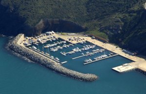 8 x 3 Meter Liegeplatz Portbou Yachthafen Zu Verkaufen