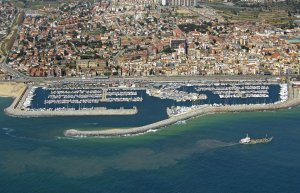 12 x 4.5 Meter Liegeplatz Port Masnou Yachthafen Zu Verkaufen