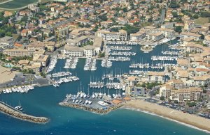 6 x 2.5 Meter Liegeplatz Port De Frejus Yachthafen Zu Verkaufen