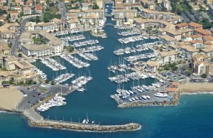 22 x 11.4 Meter Liegeplatz Port De Frejus Yachthafen Zu Verkaufen