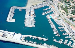 8.5 x 3.5 Meter Liegeplatz Arenys de Mar Yachthafen Zu Verkaufen