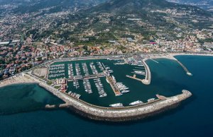 8 x 3 Meter Liegeplatz Yachthafen Di Loano Zu Verkaufen