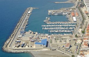 8 x 3 Meter Liegeplatz Puerto Caleta de Velez Yachthafen Zu Verkaufen