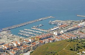 8 x 3 Meter Liegeplatz Puerto Caleta de Velez Yachthafen Zu Verkaufen