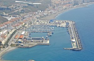 8 x 3 Meter Liegeplatz Puerto Caleta de Velez Yachthafen Zu Verkaufen