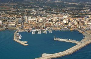 8 x 3 Meter Liegeplatz Club Nautico Vinaros Yachthafen Zu Verkaufen