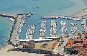 8 x 3 Meter Liegeplatz Club Nautico Torre Horadada Yachthafen Zu Verkaufen