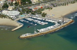 8 x 3 Meter Liegeplatz Club Nàutic Salou Yachthafen Zu Verkaufen