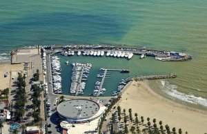 8 x 3 Meter Liegeplatz Club Nàutic Salou Yachthafen Zu Verkaufen