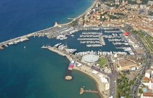 110 x 25 Meter Liegeplatz Le Vieux - Port De Cannes Yachthafen Zu Verkaufen