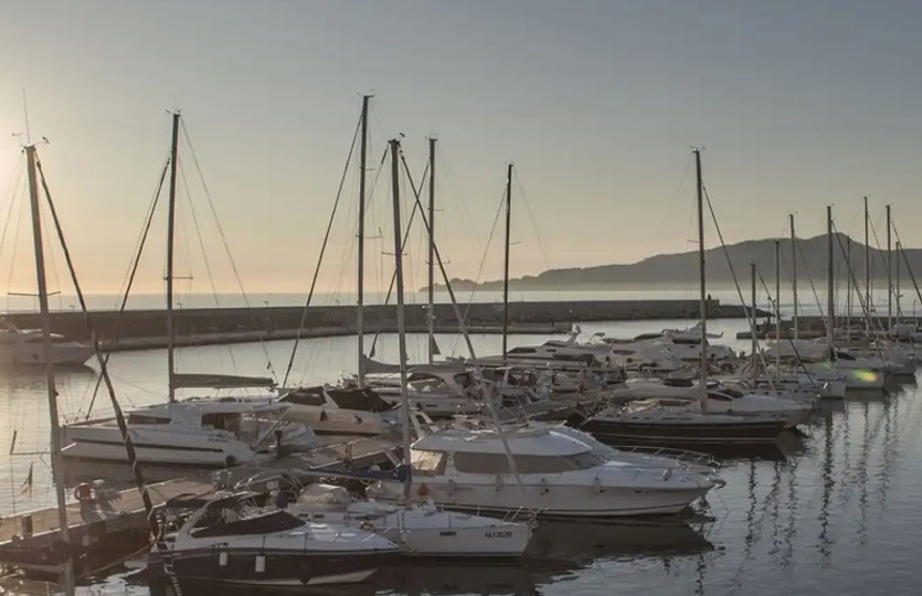 Yachthafen Di Chiavari Calata Ovest - Yachthafen Liegeplätze